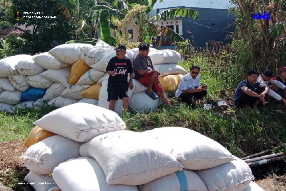 Pemasangan 100 Sak Sekem Ditikungan Padas