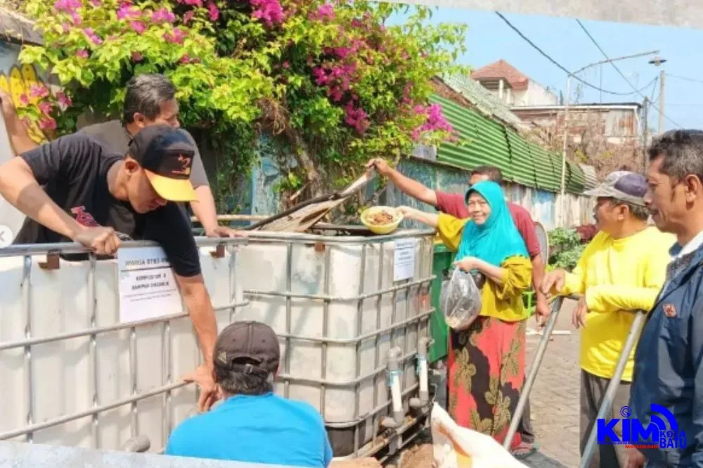 Warga Macari Sulap Sampah Rumah Tangga Jadi Komposter