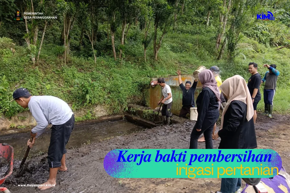 Kerja Bakti Pembersihan Embung Air Untuk Irigasi Pertanian
