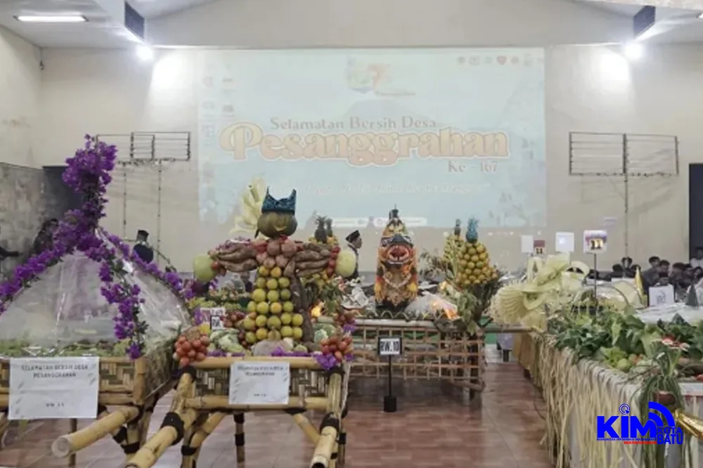 Tumpeng Bulu Bekti Selamatan Desa Pesanggrahan